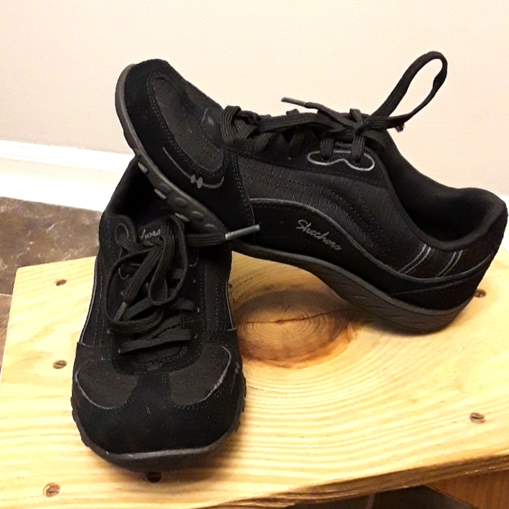 Skechers black shoes with lace size 6.5